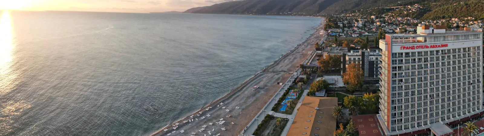 Гранд отель абхазия в гаграх. Гранд отель гагра 4 абхазия гагра. Гранд отель гагра 4. Гранд отель абхазия в гаграх. Гранд отель абхазия пляж.